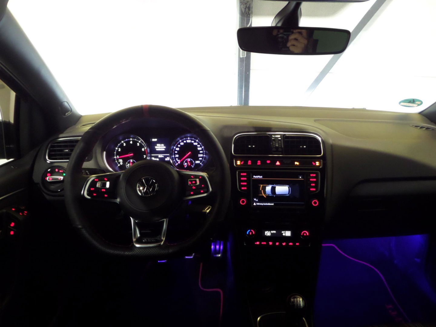 Volkswagen Polo 1.8 TSI GTI Full-LED Apple-Carplay Milltek Maxton OZ-velgen Big brake kit Stoelverwarming Dynaudio