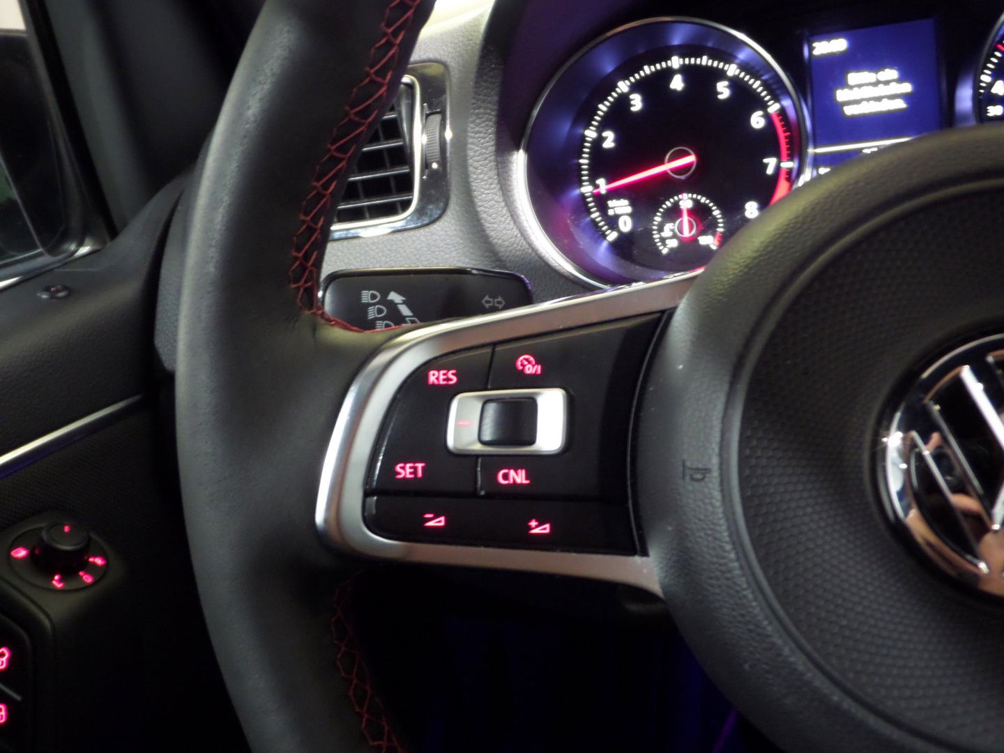 Volkswagen Polo 1.8 TSI GTI Full-LED Apple-Carplay Milltek Maxton OZ-velgen Big brake kit Stoelverwarming Dynaudio