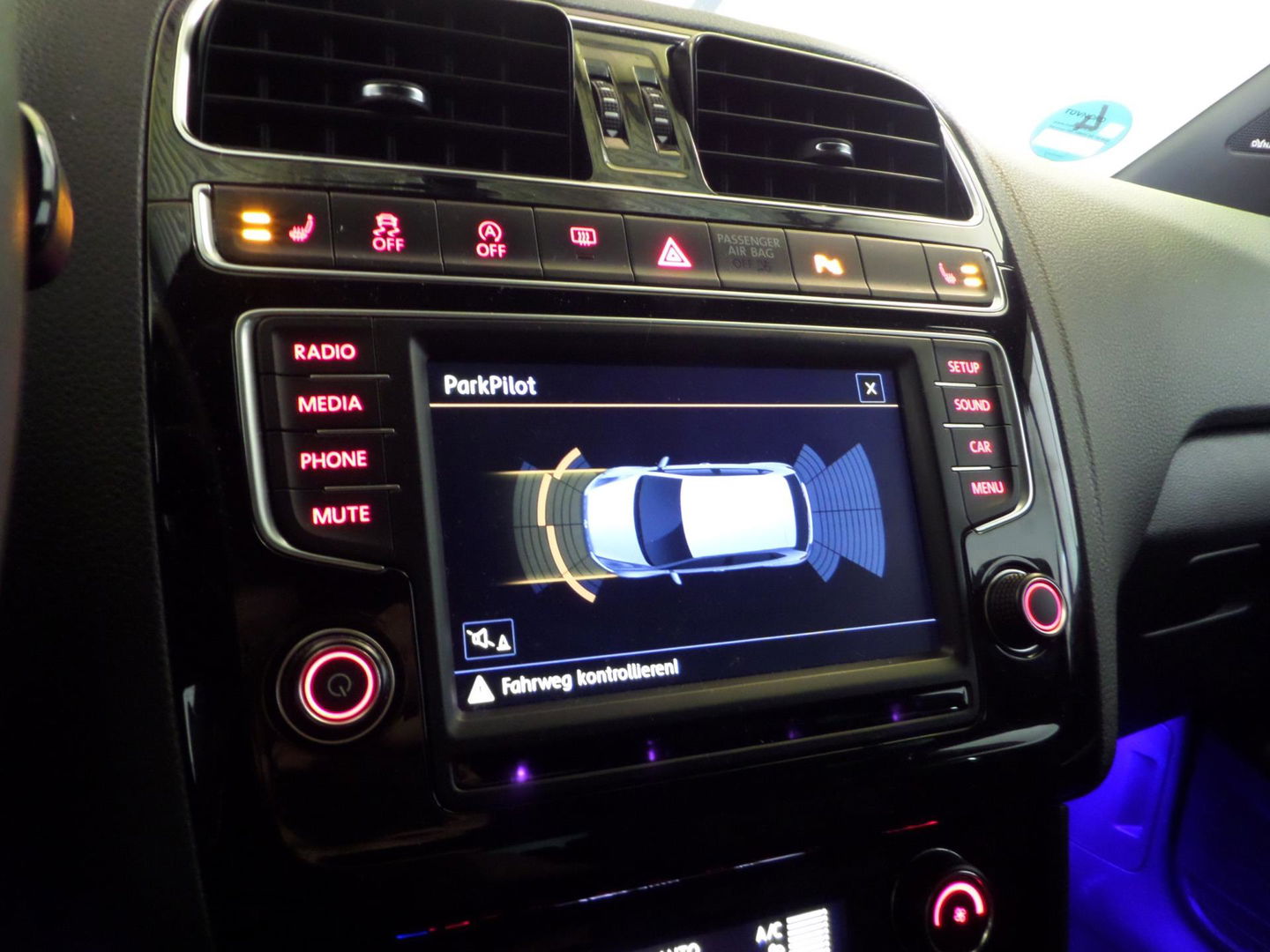 Volkswagen Polo 1.8 TSI GTI Full-LED Apple-Carplay Milltek Maxton OZ-velgen Big brake kit Stoelverwarming Dynaudio