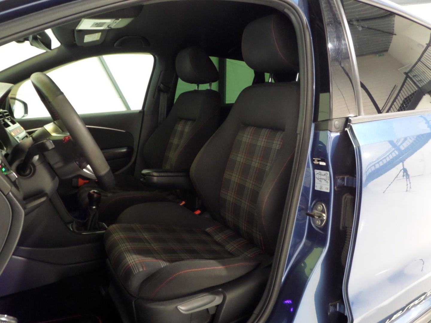 Volkswagen Polo 1.8 TSI GTI Full-LED Apple-Carplay Milltek Maxton OZ-velgen Big brake kit Stoelverwarming Dynaudio