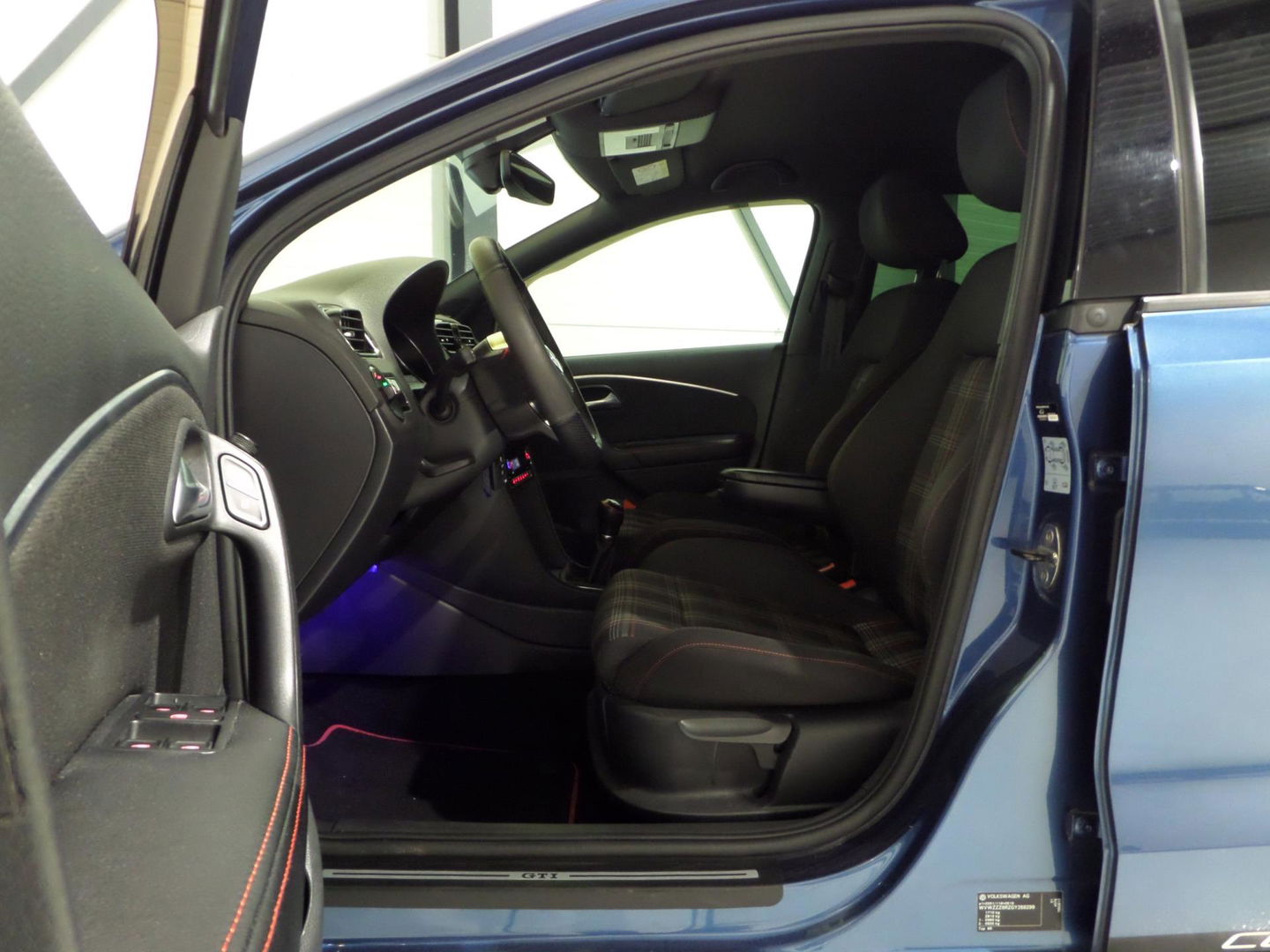 Volkswagen Polo 1.8 TSI GTI Full-LED Apple-Carplay Milltek Maxton OZ-velgen Big brake kit Stoelverwarming Dynaudio