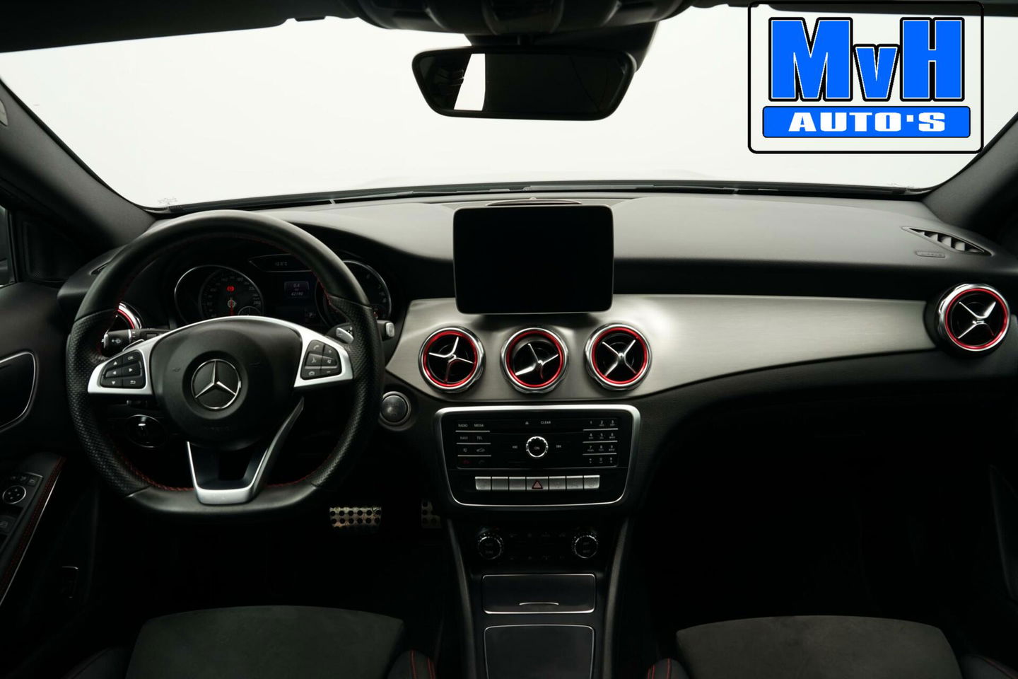 Mercedes-Benz GLA 180 Business Solution AMG|LED|CAMERA|NAP