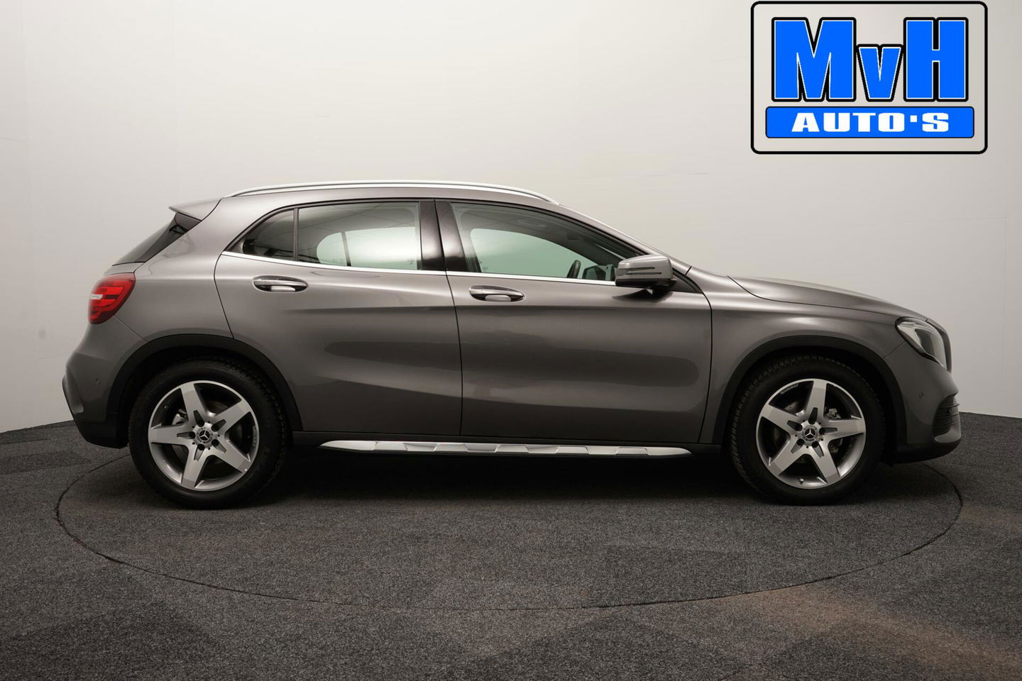 Mercedes-Benz GLA 180 Business Solution AMG|LED|CAMERA|NAP