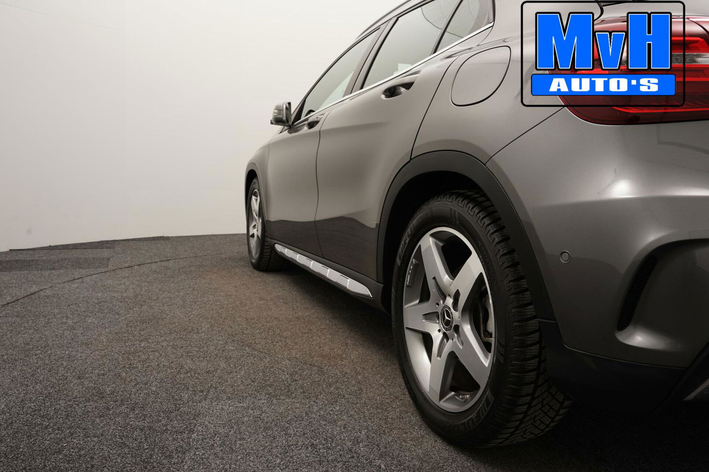 Mercedes-Benz GLA 180 Business Solution AMG|LED|CAMERA|NAP