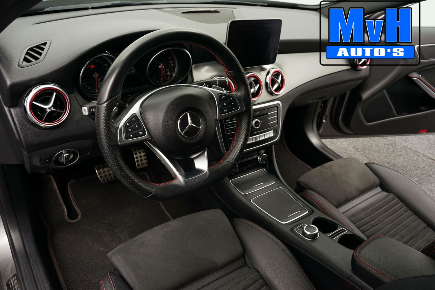 Mercedes-Benz GLA 180 Business Solution AMG|LED|CAMERA|NAP