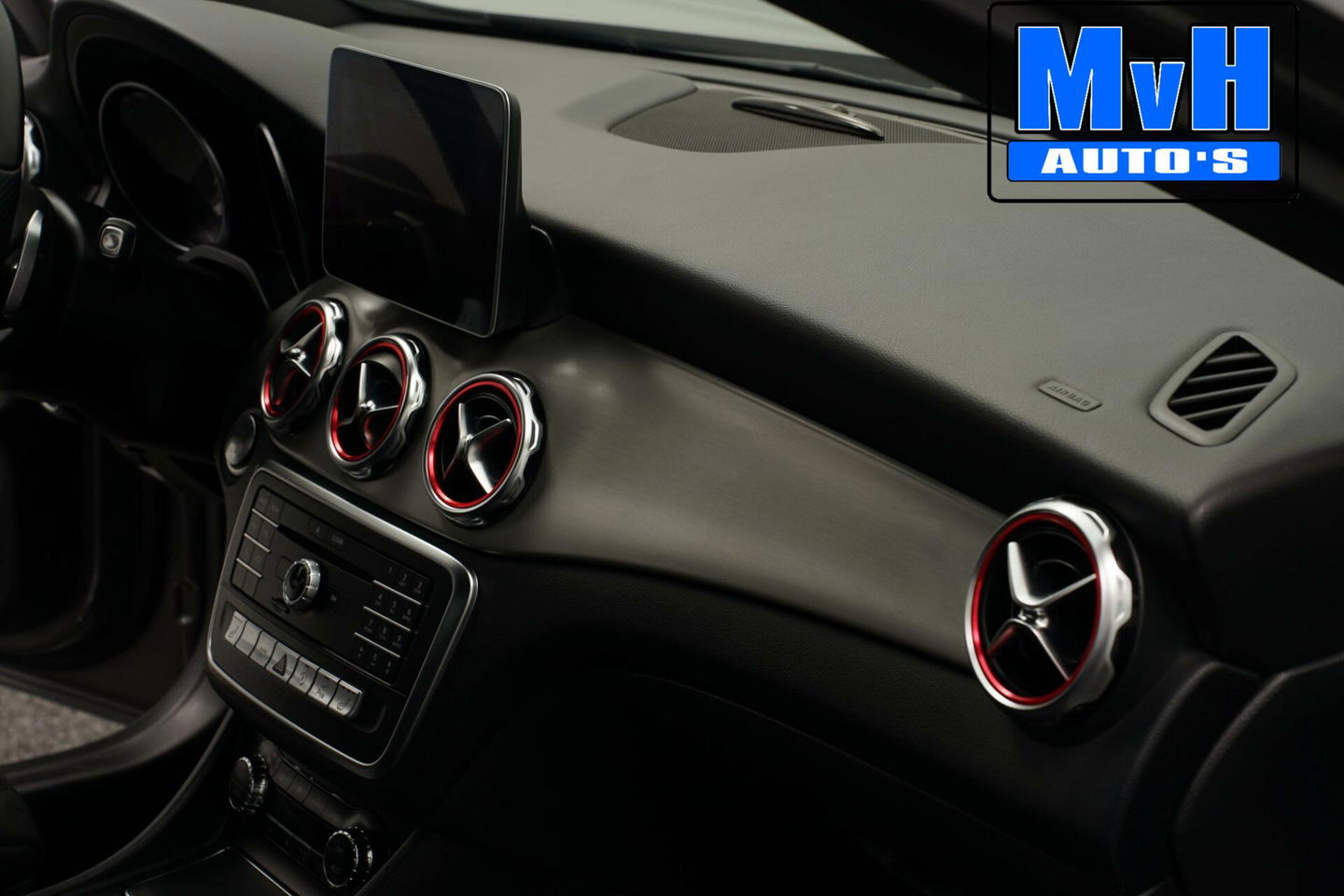 Mercedes-Benz GLA 180 Business Solution AMG|LED|CAMERA|NAP
