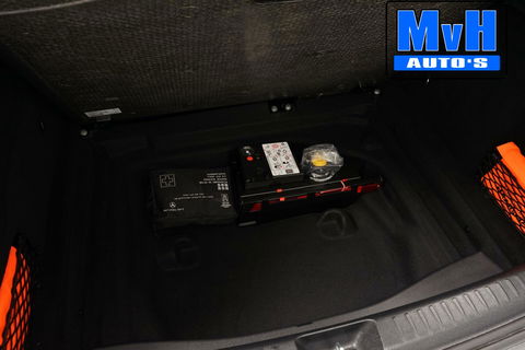 Mercedes-Benz GLA 180 Business Solution AMG|LED|CAMERA|NAP