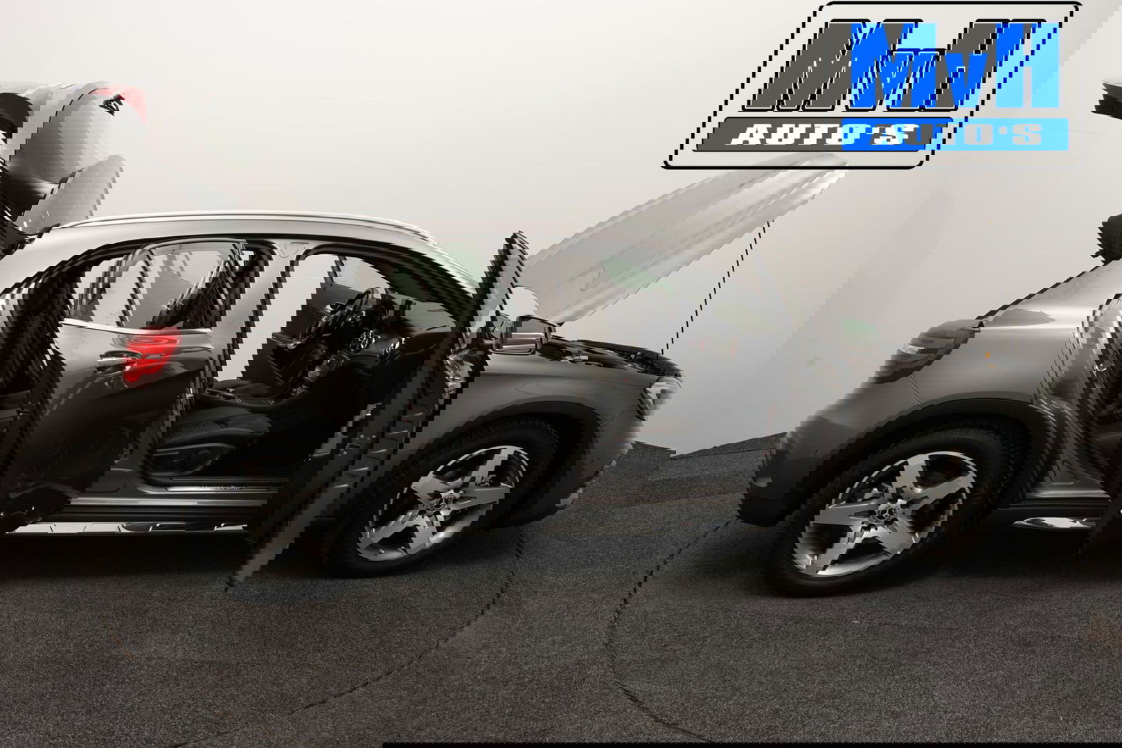 Mercedes-Benz GLA 180 Business Solution AMG|LED|CAMERA|NAP