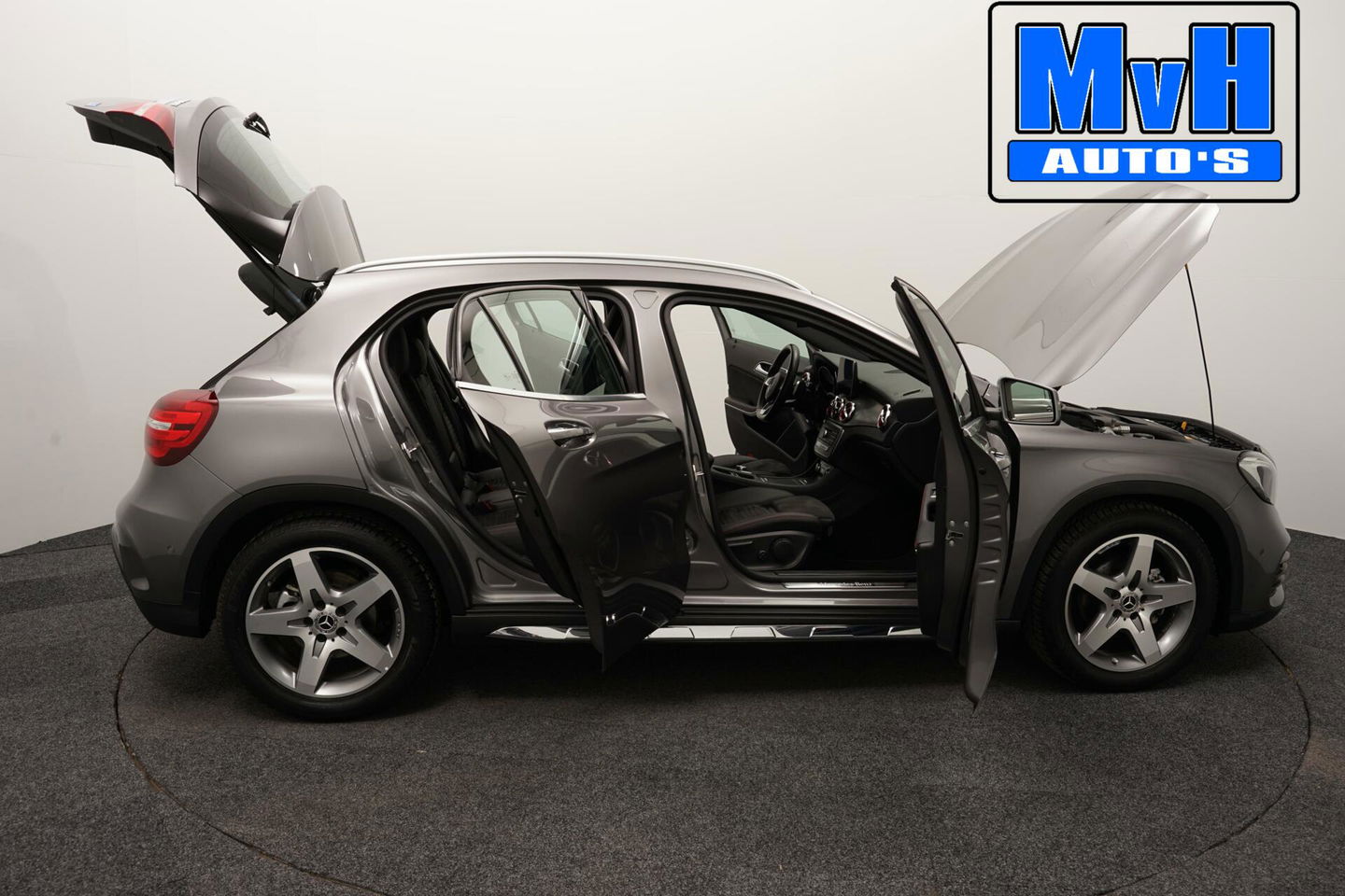 Mercedes-Benz GLA 180 Business Solution AMG|LED|CAMERA|NAP