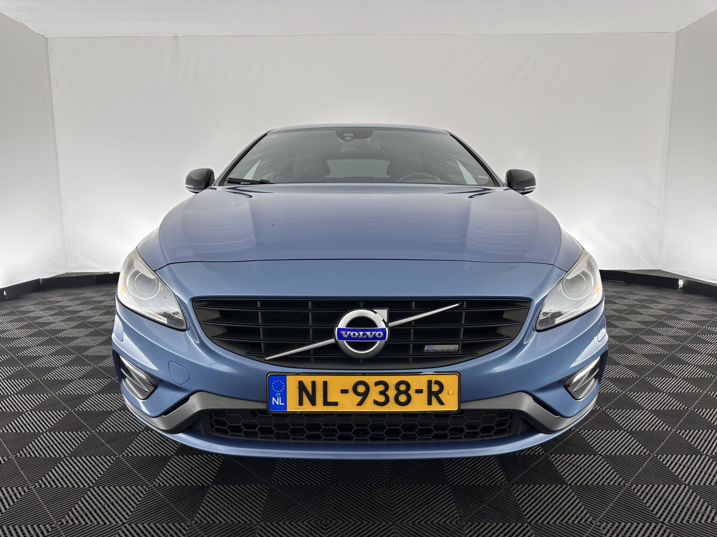 Volvo V60 2.4 D6 AWD Plug-In Hybrid R-Design Aut. *LEATHER-ALCANTARA | XENON | SPORT/HEATED-SEATS | NAVI-FULLMAP | ECC | PDC | CRUISE | 18''ALU | TOWBAR*