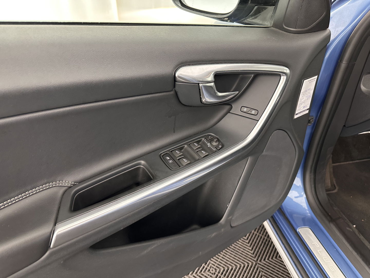 Volvo V60 2.4 D6 AWD Plug-In Hybrid R-Design Aut. *LEATHER-ALCANTARA | XENON | SPORT/HEATED-SEATS | NAVI-FULLMAP | ECC | PDC | CRUISE | 18''ALU | TOWBAR*