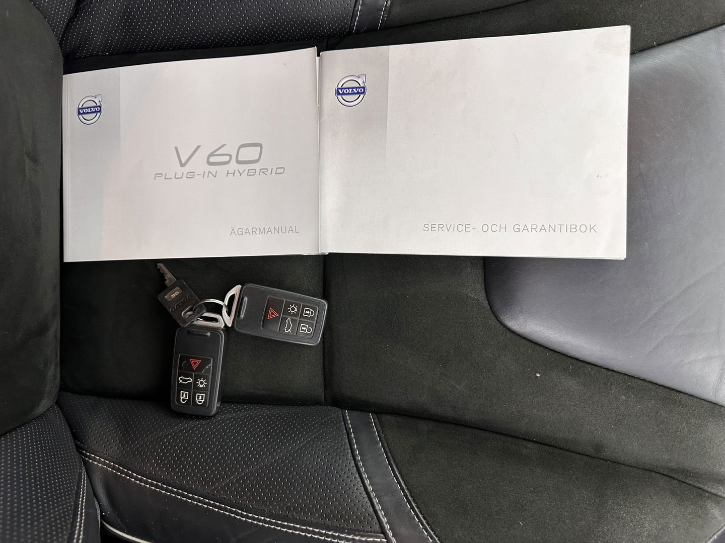 Volvo V60 2.4 D6 AWD Plug-In Hybrid R-Design Aut. *LEATHER-ALCANTARA | XENON | SPORT/HEATED-SEATS | NAVI-FULLMAP | ECC | PDC | CRUISE | 18''ALU | TOWBAR*