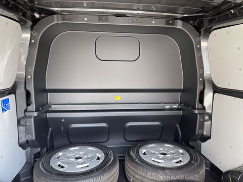 Ford Transit Custom 320 2.0 TDCI 136pk L2H1 Trend DC 6 persoons / NIEUW / BPM vrij! / rijklaar € 39.950 ex btw / lease vanaf € 715 / airco / cruise / camera / metallic lak / led koplampen / euro 6