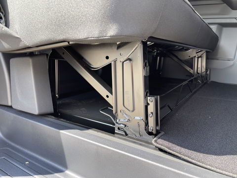 Ford Transit Custom 320 2.0 TDCI 136pk L2H1 Trend DC 6 persoons / NIEUW / BPM vrij! / rijklaar € 39.950 ex btw / lease vanaf € 715 / airco / cruise / camera / metallic lak / led koplampen / euro 6