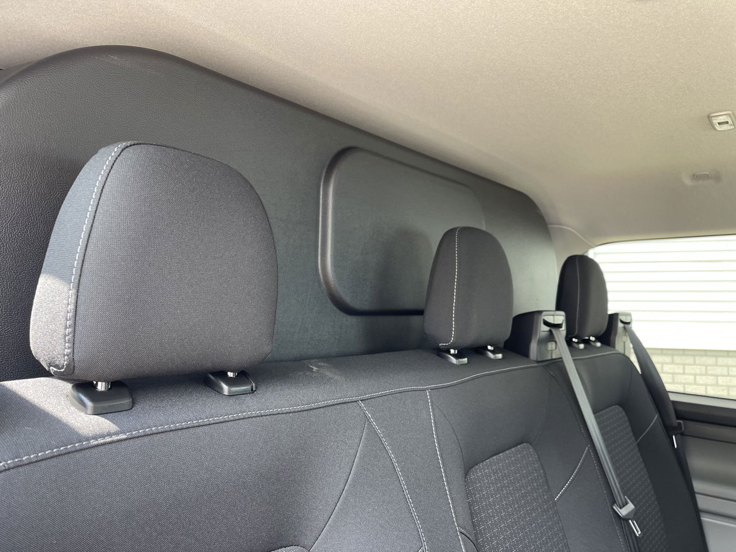 Ford Transit Custom 320 2.0 TDCI 136pk L2H1 Trend DC 6 persoons / NIEUW / BPM vrij! / rijklaar € 39.950 ex btw / lease vanaf € 715 / airco / cruise / camera / metallic lak / led koplampen / euro 6