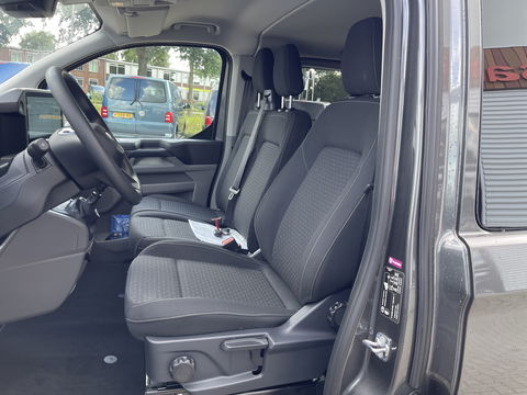 Ford Transit Custom 320 2.0 TDCI 136pk L2H1 Trend DC 6 persoons / NIEUW / BPM vrij! / rijklaar € 39.950 ex btw / lease vanaf € 715 / airco / cruise / camera / metallic lak / led koplampen / euro 6