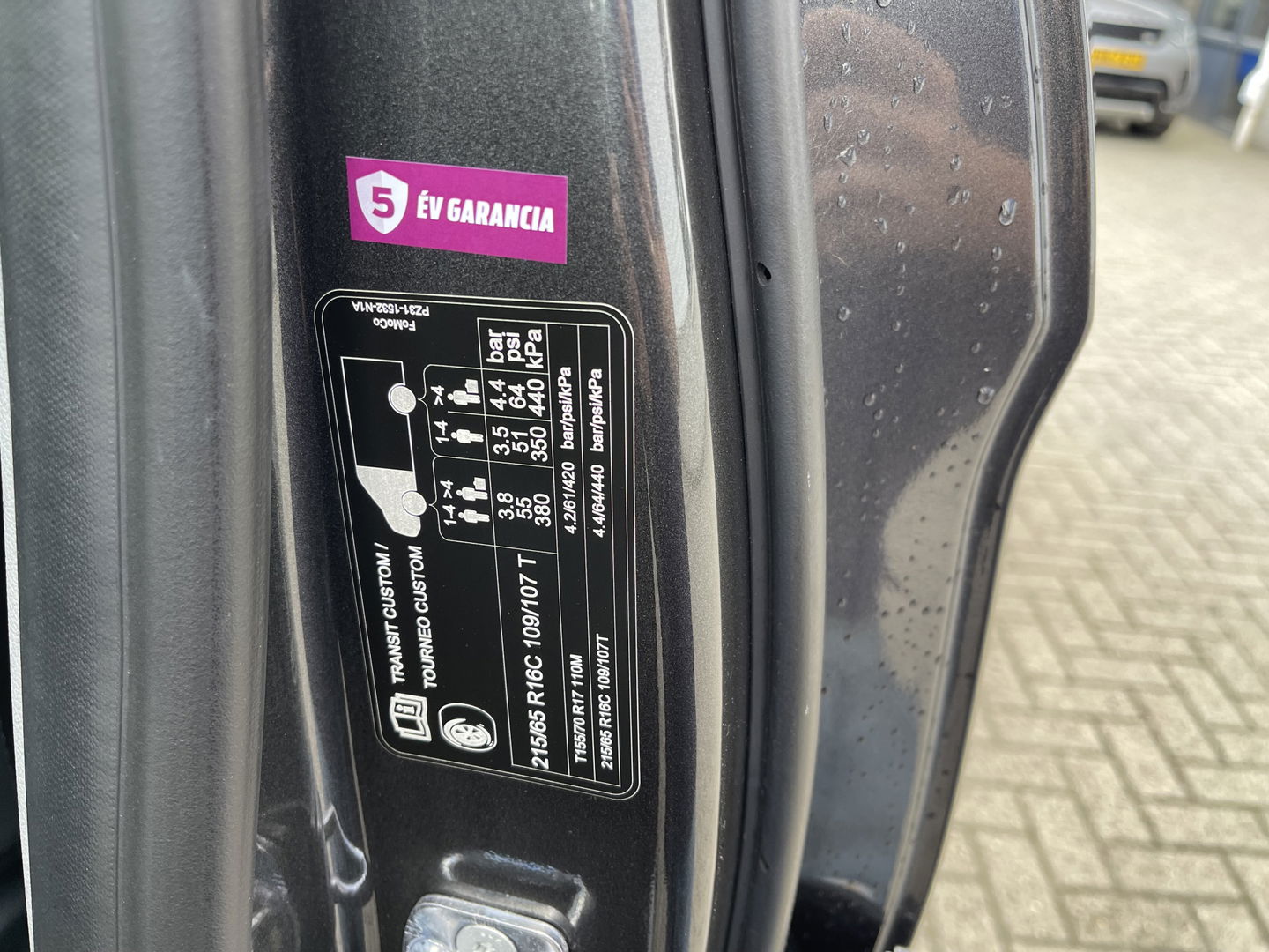 Ford Transit Custom 320 2.0 TDCI 136pk L2H1 Trend DC 6 persoons / NIEUW / BPM vrij! / rijklaar € 39.950 ex btw / lease vanaf € 715 / airco / cruise / camera / metallic lak / led koplampen / euro 6