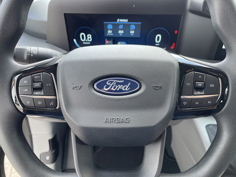 Ford Transit Custom 320 2.0 TDCI 136pk L2H1 Trend DC 6 persoons / NIEUW / BPM vrij! / rijklaar € 39.950 ex btw / lease vanaf € 715 / airco / cruise / camera / metallic lak / led koplampen / euro 6