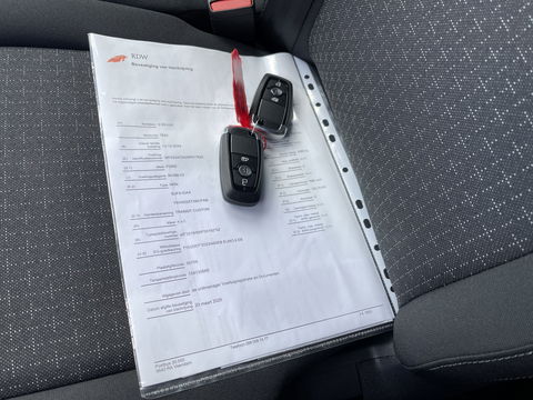 Ford Transit Custom 320 2.0 TDCI 136pk L2H1 Trend DC 6 persoons / NIEUW / BPM vrij! / rijklaar € 39.950 ex btw / lease vanaf € 715 / airco / cruise / camera / metallic lak / led koplampen / euro 6
