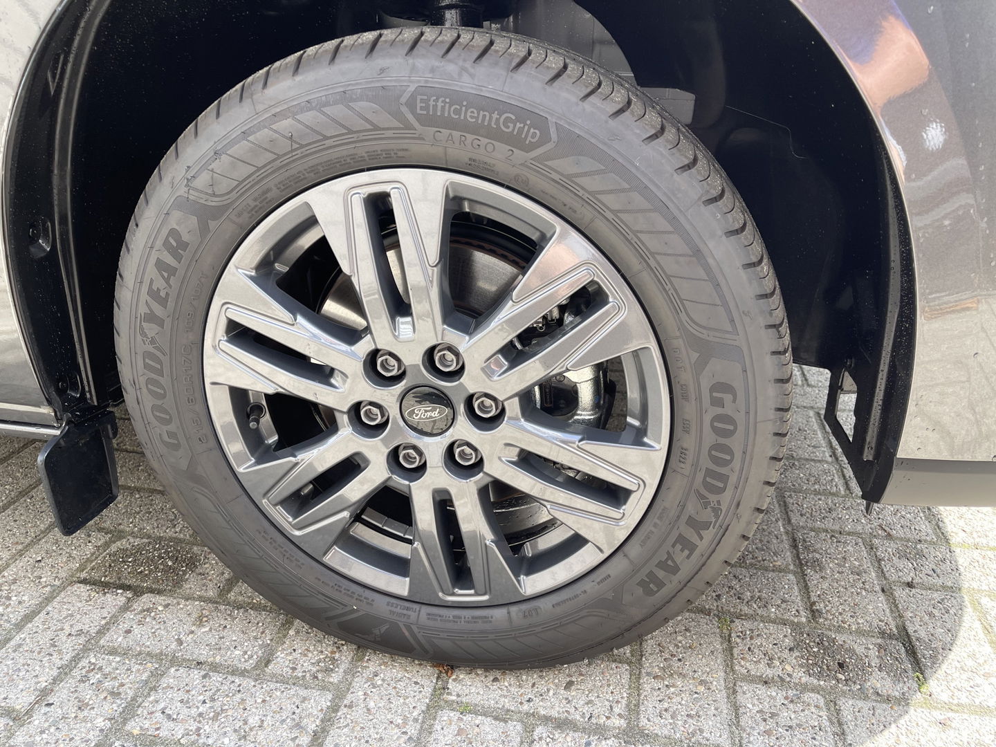 Ford Transit Custom 320 2.0 TDCI 136pk L2H1 Trend DC 6 persoons / NIEUW / BPM vrij! / rijklaar € 39.950 ex btw / lease vanaf € 715 / airco / cruise / camera / metallic lak / led koplampen / euro 6