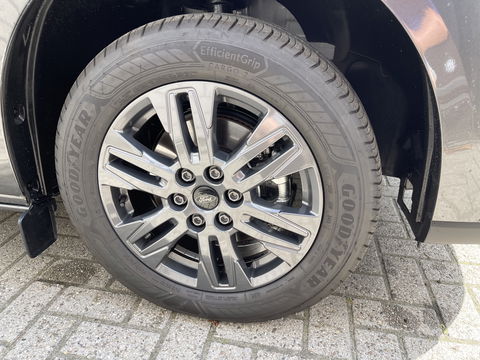 Ford Transit Custom 320 2.0 TDCI 136pk L2H1 Trend DC 6 persoons / NIEUW / BPM vrij! / rijklaar € 39.950 ex btw / lease vanaf € 715 / airco / cruise / camera / metallic lak / led koplampen / euro 6
