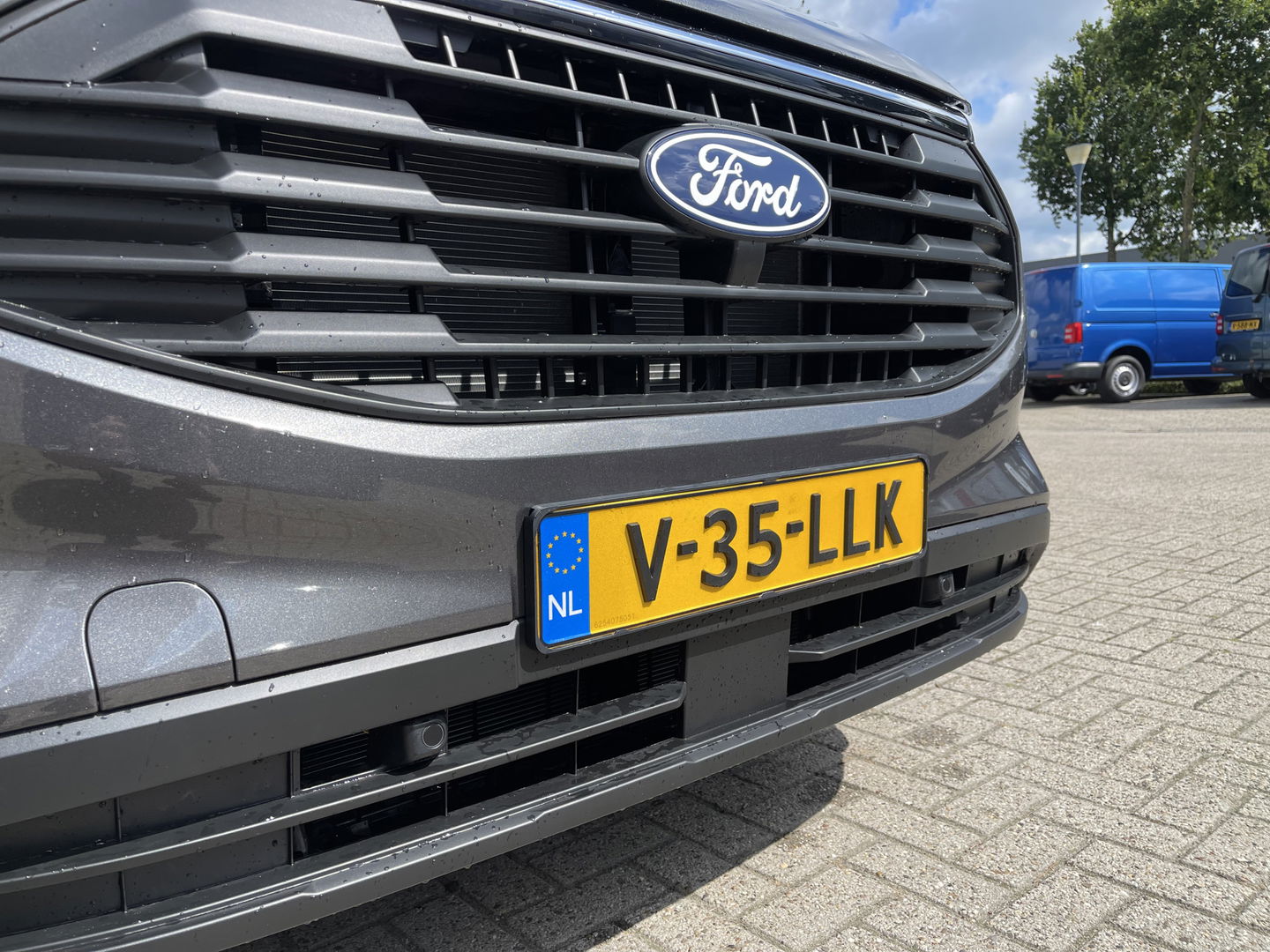 Ford Transit Custom 320 2.0 TDCI 136pk L2H1 Trend DC 6 persoons / NIEUW / BPM vrij! / rijklaar € 39.950 ex btw / lease vanaf € 715 / airco / cruise / camera / metallic lak / led koplampen / euro 6