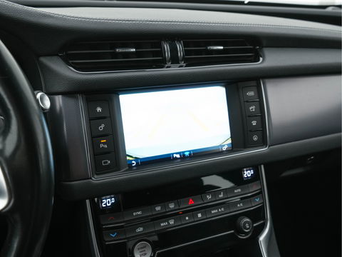 Jaguar XF 2.0d Portfolio R-Sportpack Aut. *LUXURY-LEATHER | BI-XENON | NAVI-FULLMAP | MERIDIAN-AUDIO | HEATED-COMFORTSEATS | CAMERA | AMBIENT-LIGHT | ECC | MEMORY-PACK | KEYLESS | PDC | AMBIENT-LIGHT | SHIFT-PADDLES | LANE-ASSIS