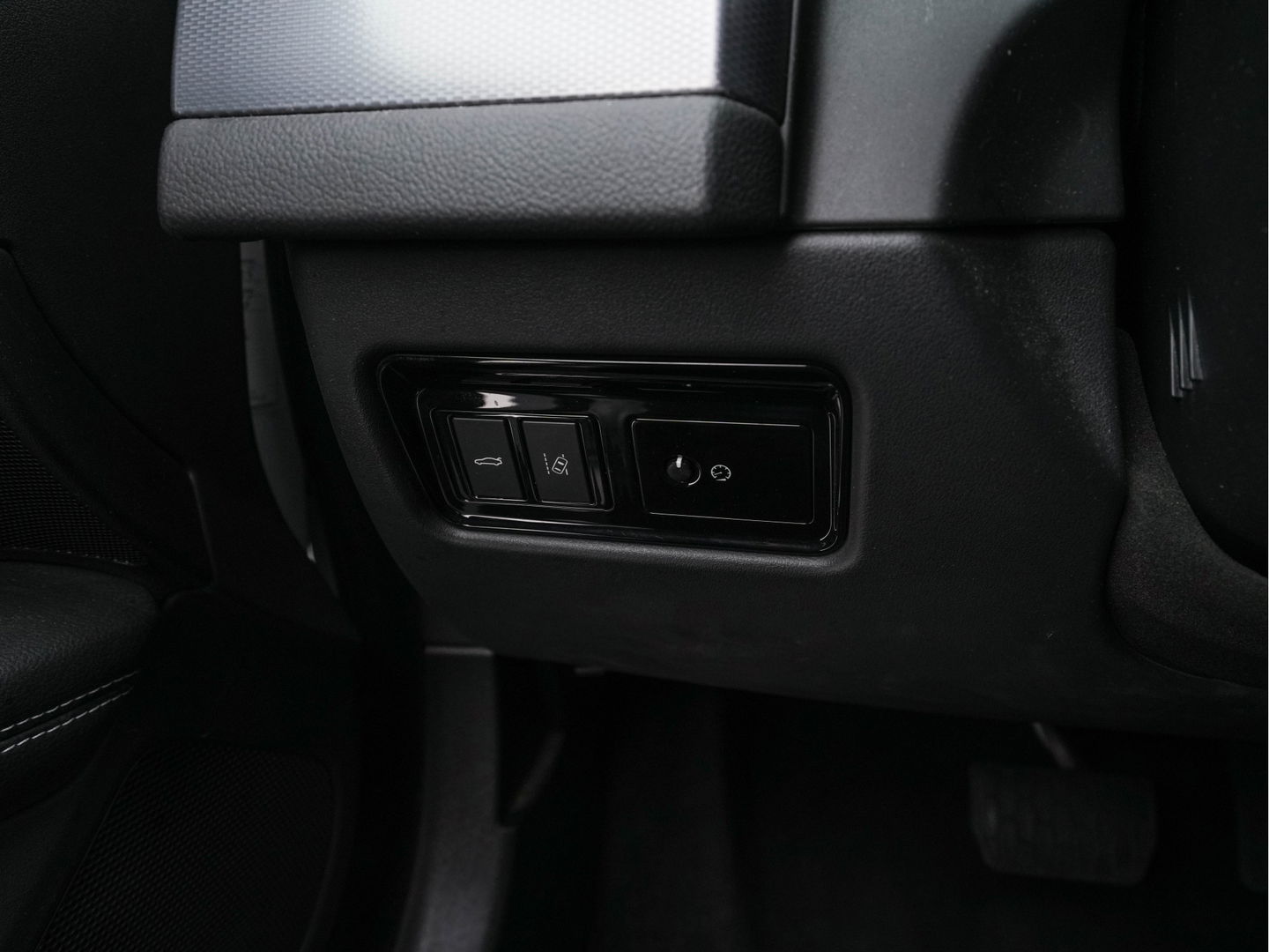 Jaguar XF 2.0d Portfolio R-Sportpack Aut. *LUXURY-LEATHER | BI-XENON | NAVI-FULLMAP | MERIDIAN-AUDIO | HEATED-COMFORTSEATS | CAMERA | AMBIENT-LIGHT | ECC | MEMORY-PACK | KEYLESS | PDC | AMBIENT-LIGHT | SHIFT-PADDLES | LANE-ASSIS