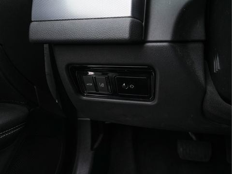 Jaguar XF 2.0d Portfolio R-Sportpack Aut. *LUXURY-LEATHER | BI-XENON | NAVI-FULLMAP | MERIDIAN-AUDIO | HEATED-COMFORTSEATS | CAMERA | AMBIENT-LIGHT | ECC | MEMORY-PACK | KEYLESS | PDC | AMBIENT-LIGHT | SHIFT-PADDLES | LANE-ASSIS