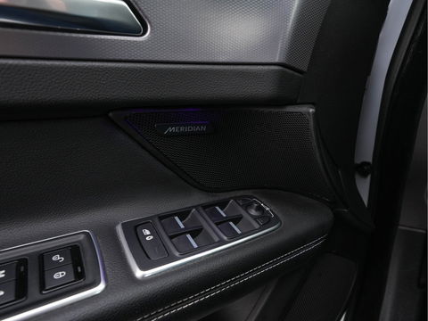 Jaguar XF 2.0d Portfolio R-Sportpack Aut. *LUXURY-LEATHER | BI-XENON | NAVI-FULLMAP | MERIDIAN-AUDIO | HEATED-COMFORTSEATS | CAMERA | AMBIENT-LIGHT | ECC | MEMORY-PACK | KEYLESS | PDC | AMBIENT-LIGHT | SHIFT-PADDLES | LANE-ASSIS