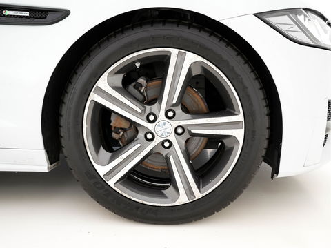 Jaguar XF 2.0d Portfolio R-Sportpack Aut. *LUXURY-LEATHER | BI-XENON | NAVI-FULLMAP | MERIDIAN-AUDIO | HEATED-COMFORTSEATS | CAMERA | AMBIENT-LIGHT | ECC | MEMORY-PACK | KEYLESS | PDC | AMBIENT-LIGHT | SHIFT-PADDLES | LANE-ASSIS
