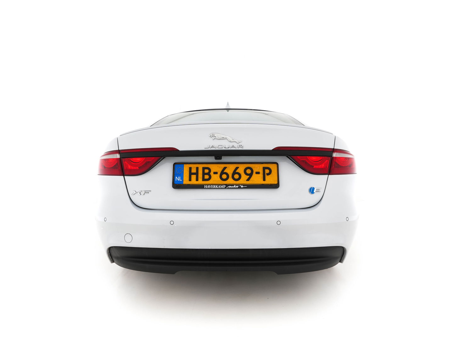 Jaguar XF 2.0d Portfolio R-Sportpack Aut. *LUXURY-LEATHER | BI-XENON | NAVI-FULLMAP | MERIDIAN-AUDIO | HEATED-COMFORTSEATS | CAMERA | AMBIENT-LIGHT | ECC | MEMORY-PACK | KEYLESS | PDC | AMBIENT-LIGHT | SHIFT-PADDLES | LANE-ASSIS