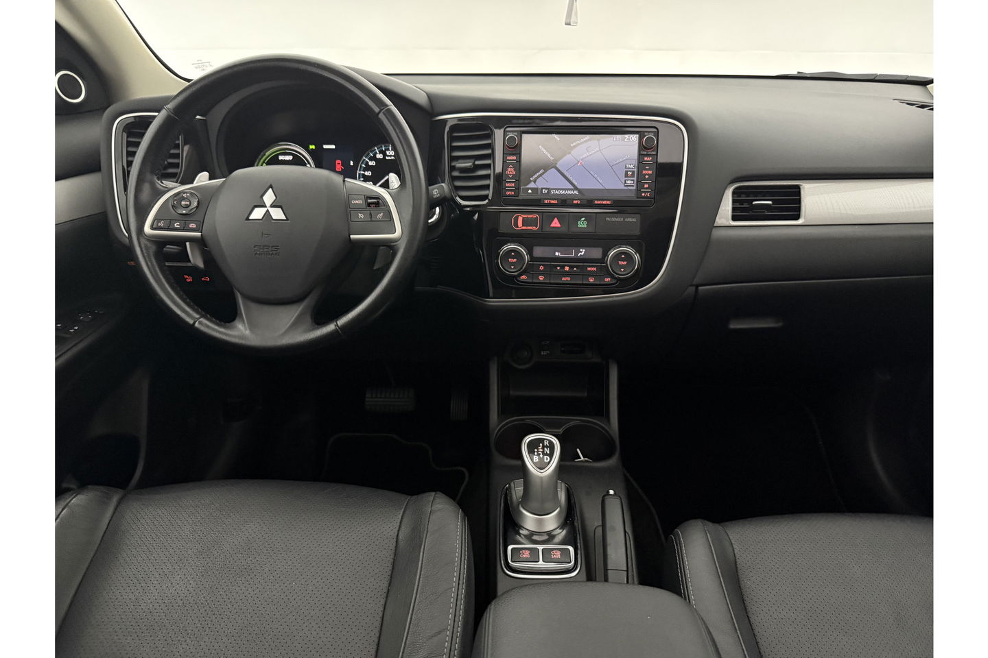 Mitsubishi Outlander 2.0 PHEV Instyle Pano Camera LED Trekhaak Clima Cruise Navi PDC 18''LMV