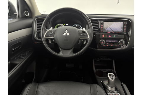 Mitsubishi Outlander 2.0 PHEV Instyle Pano Camera LED Trekhaak Clima Cruise Navi PDC 18''LMV