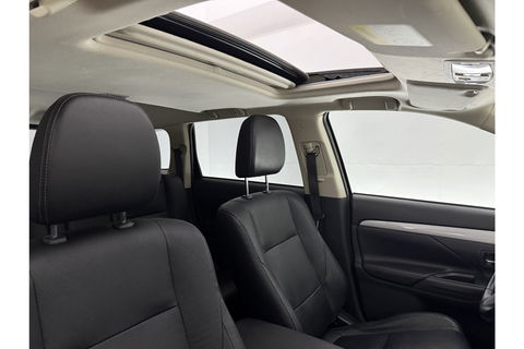 Mitsubishi Outlander 2.0 PHEV Instyle Pano Camera LED Trekhaak Clima Cruise Navi PDC 18''LMV