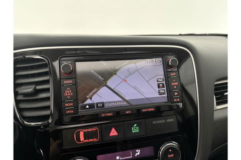 Mitsubishi Outlander 2.0 PHEV Instyle Pano Camera LED Trekhaak Clima Cruise Navi PDC 18''LMV