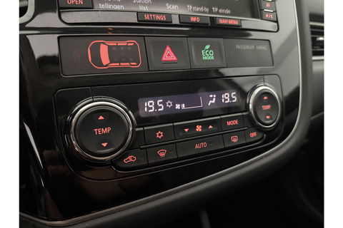 Mitsubishi Outlander 2.0 PHEV Instyle Pano Camera LED Trekhaak Clima Cruise Navi PDC 18''LMV