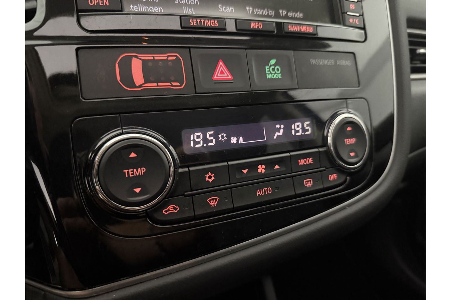 Mitsubishi Outlander 2.0 PHEV Instyle Pano Camera LED Trekhaak Clima Cruise Navi PDC 18''LMV