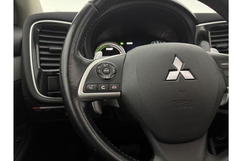 Mitsubishi Outlander 2.0 PHEV Instyle Pano Camera LED Trekhaak Clima Cruise Navi PDC 18''LMV