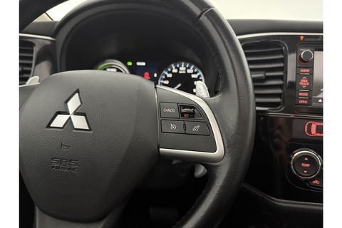 Mitsubishi Outlander 2.0 PHEV Instyle Pano Camera LED Trekhaak Clima Cruise Navi PDC 18''LMV