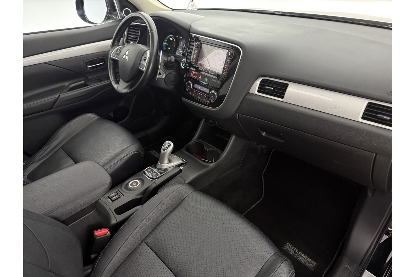 Mitsubishi Outlander 2.0 PHEV Instyle Pano Camera LED Trekhaak Clima Cruise Navi PDC 18''LMV