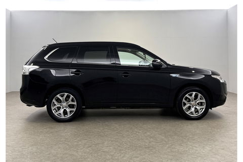 Mitsubishi Outlander 2.0 PHEV Instyle Pano Camera LED Trekhaak Clima Cruise Navi PDC 18''LMV