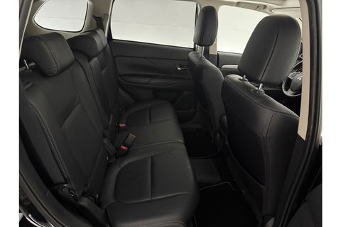 Mitsubishi Outlander 2.0 PHEV Instyle Pano Camera LED Trekhaak Clima Cruise Navi PDC 18''LMV