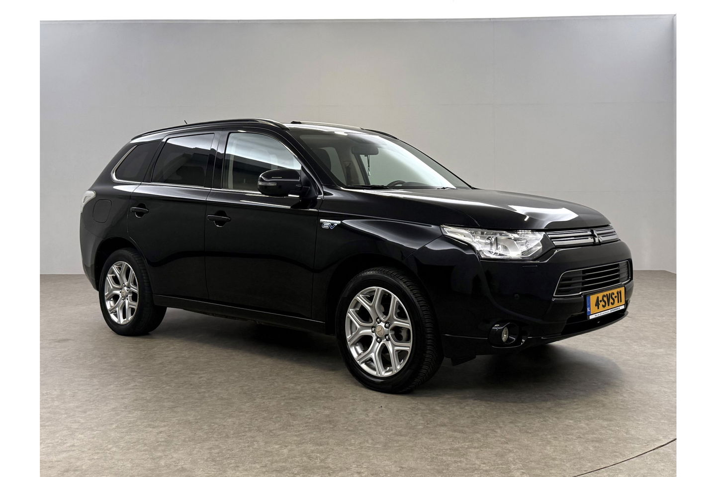 Mitsubishi Outlander 2.0 PHEV Instyle Pano Camera LED Trekhaak Clima Cruise Navi PDC 18''LMV