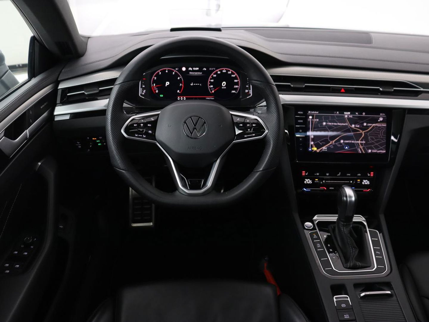 Volkswagen Arteon Shooting Brake 2.0 TSI R-Line Business+ | Panoramadak | Head-Up | Leder | Harman/Kardon | Massage | Matrix LED | Stoelverwarming | Trekhaak | Adaptive cruise