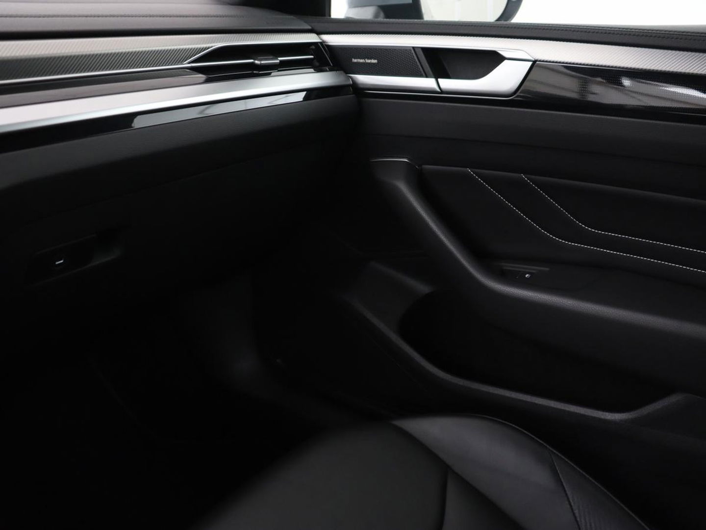 Volkswagen Arteon Shooting Brake 2.0 TSI R-Line Business+ | Panoramadak | Head-Up | Leder | Harman/Kardon | Massage | Matrix LED | Stoelverwarming | Trekhaak | Adaptive cruise