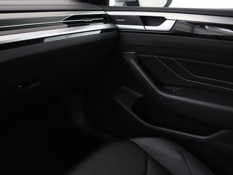 Volkswagen Arteon Shooting Brake 2.0 TSI R-Line Business+ | Panoramadak | Head-Up | Leder | Harman/Kardon | Massage | Matrix LED | Stoelverwarming | Trekhaak | Adaptive cruise
