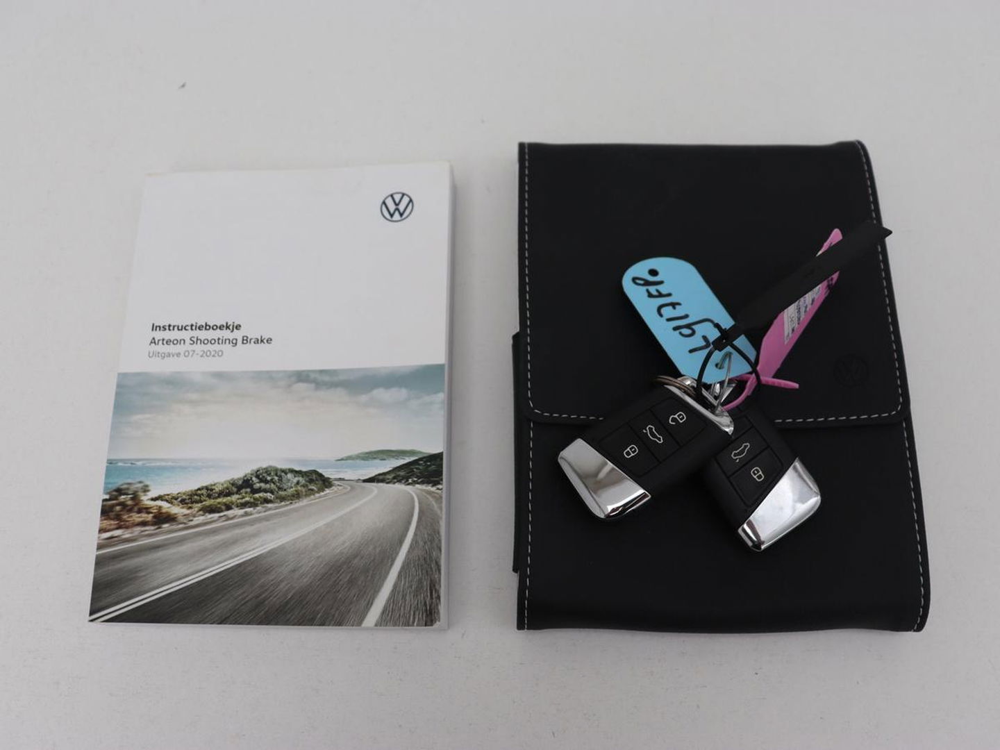 Volkswagen Arteon Shooting Brake 2.0 TSI R-Line Business+ | Panoramadak | Head-Up | Leder | Harman/Kardon | Massage | Matrix LED | Stoelverwarming | Trekhaak | Adaptive cruise