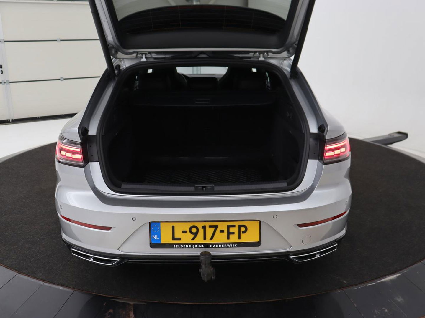Volkswagen Arteon Shooting Brake 2.0 TSI R-Line Business+ | Panoramadak | Head-Up | Leder | Harman/Kardon | Massage | Matrix LED | Stoelverwarming | Trekhaak | Adaptive cruise