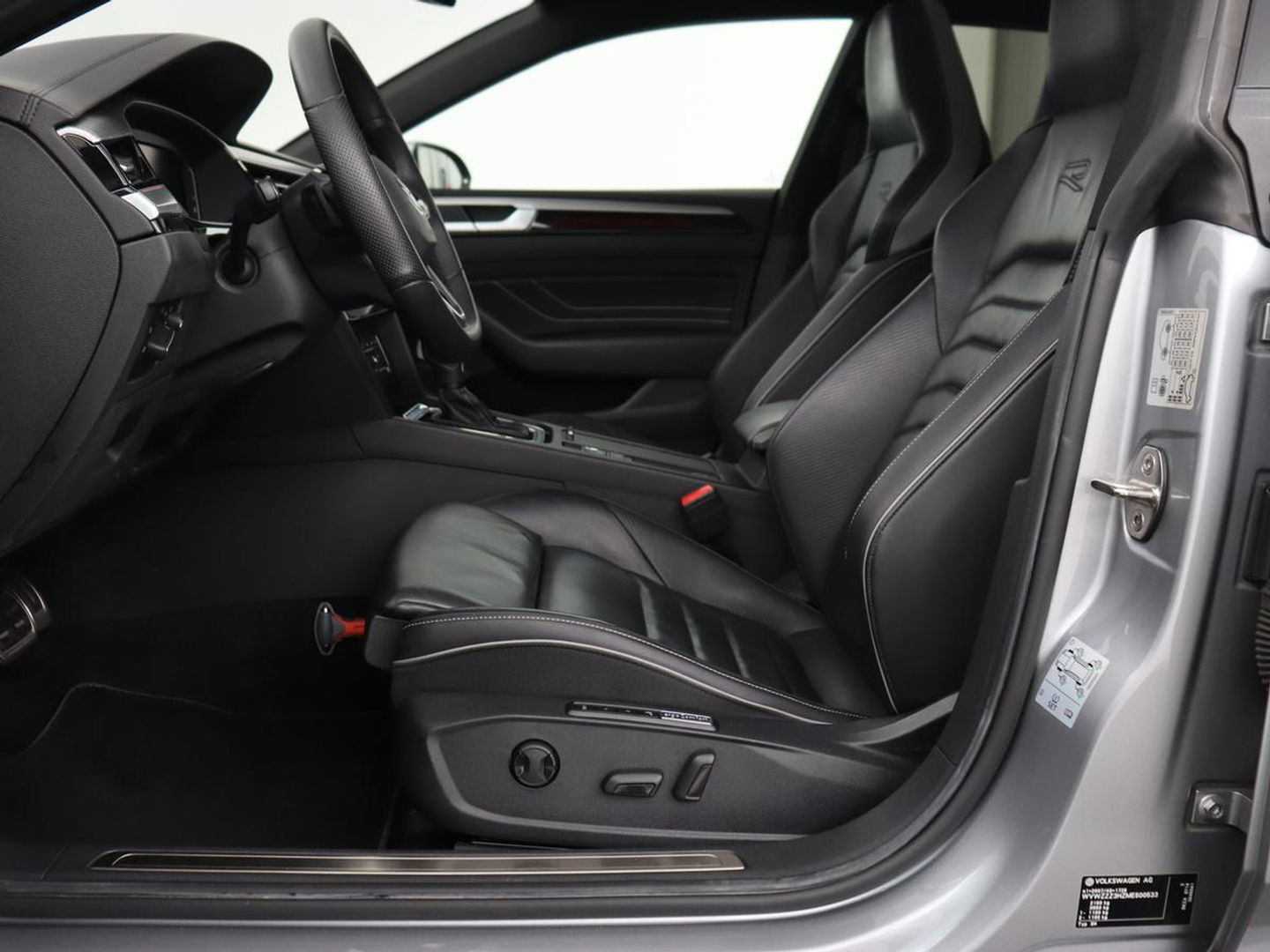Volkswagen Arteon Shooting Brake 2.0 TSI R-Line Business+ | Panoramadak | Head-Up | Leder | Harman/Kardon | Massage | Matrix LED | Stoelverwarming | Trekhaak | Adaptive cruise